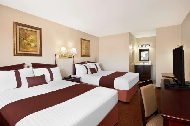 غرفة ديلوكس بسريرين كوين، Deer Park Inn Red Deer 1/5