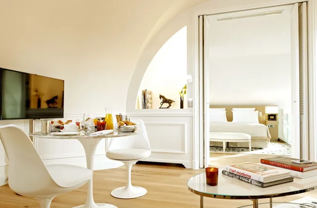 15 Suite Tour Eiffel، GRAND HOTEL DU PALAIS ROYAL 3/5