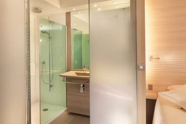 Chambre Double Deluxe، Oceania L Univers Tours 3/3