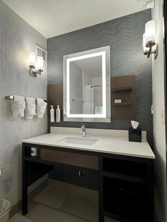 Suite, King Bed, Hilton Garden Inn West Des Moines 5/5