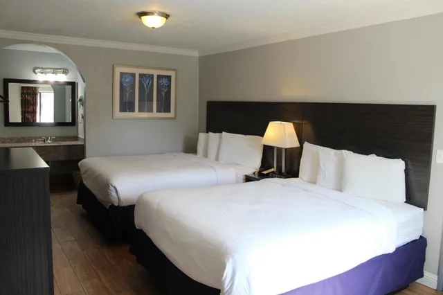 غرفة بسريرين كوين للمدخنين، Americas Best Value Inn Medical Center Downtown 1/6