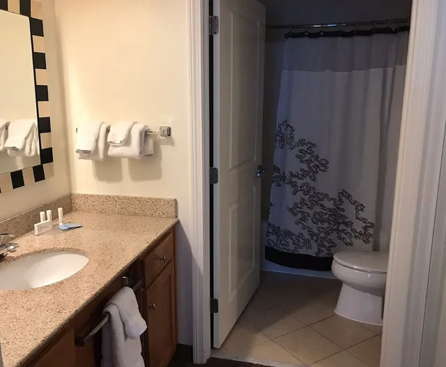 جناح بسرير كينج بغرفة نوم واحدة مع أريكة، Residence Inn by Marriott Newport/Middletown 3/3