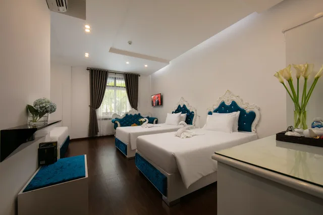 غرفة ديلوكس عائلية بسريرين منفصلين وسرير كينج بإطلالة على المسبح، Hoian Nostalgia Hotel & Spa 8/10
