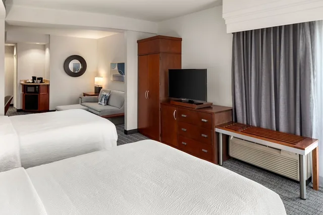 Suite, Multiple Beds, Accessible، Courtyard Mankato 1/3