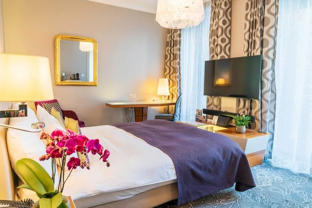 Style, Queen Bed, City View، Schweizerhof 3/9