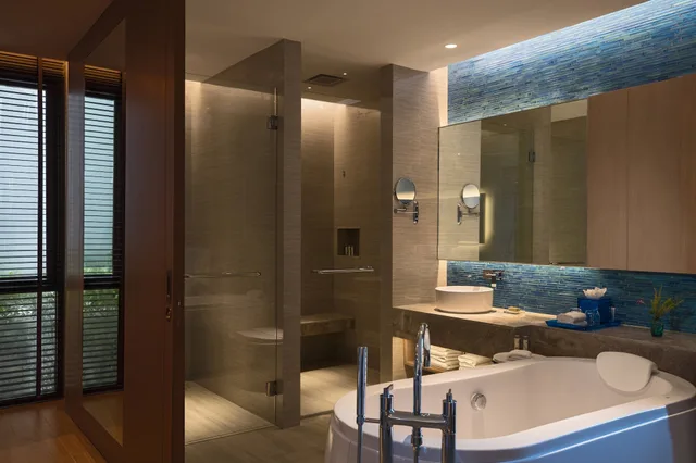 جناح بإطلالة على البحر بشرفة بغرفة نوم واحدة، Renaissance Pattaya Resort Spa 10/10