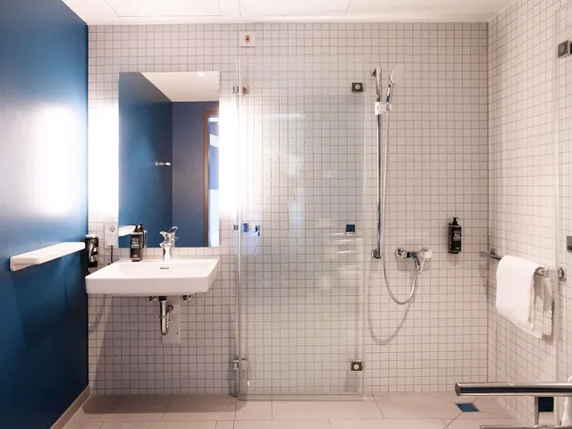 غرفة قياسية بسرير كوين، ibis budget Hotel Berlin Airport 2/5