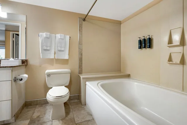غرفة بسرير كينج وسرير كينج وسرير كوين وسرير كوين بغرفتي نوم مع أريكة لذوي الإعاقة، Hilton Vacation Club Palm Canyon Palm Springs 3/6