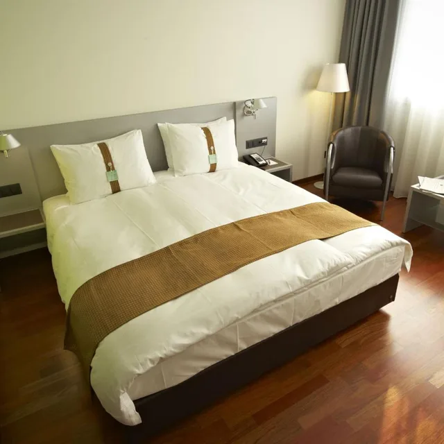 غرفة قياسية بسرير كينج وسرير كوين، Holiday Inn Zurich Messe 2/6