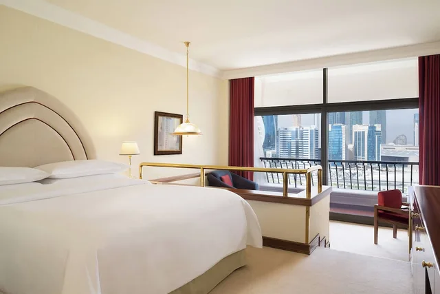 غرفة ديلوكس بسرير كينج بشرفة بإطلالة للمدخنين، Sheraton Grand Doha Resort & Convention Hotel 9/10