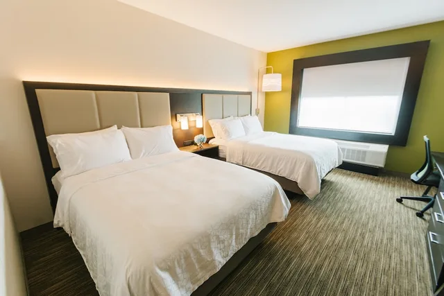 Standard, 2 Queen Beds, Holiday Inn Express & Suites Birmingham - Homewood 6/10