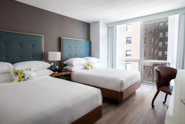 غرفة كلاسيكية بسريرين مزدوجين لذوي الإعاقة، Le Meridien Essex Chicago 1/5