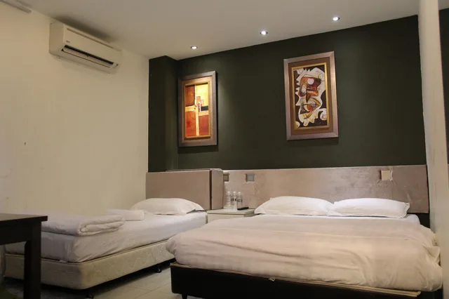 غرفة سوبيريور عائلية بسرير كوين وسرير فردي، M Design Hotel Seri Kembangan 1/2