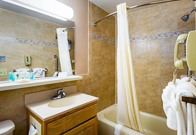 Exterior, Atrium, 2 Queen Beds, Sofa, Kitchenette، Quality Inn Oceanfront Ocean City 3/6