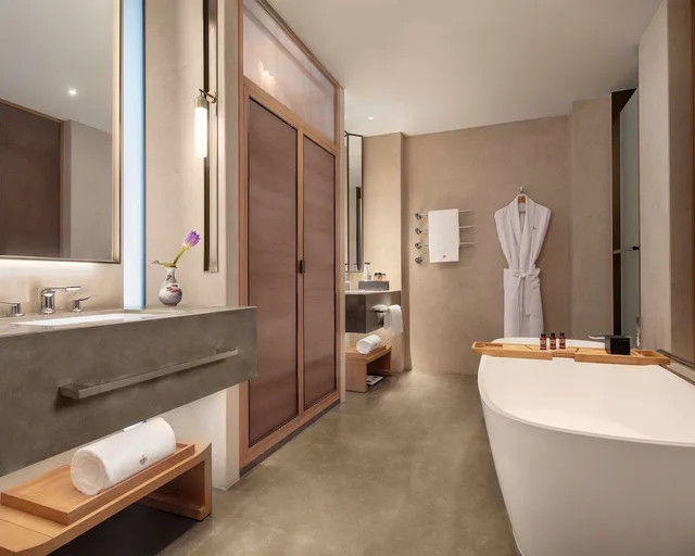 غرفة ديلوكس بسرير كينج، Grand WUJI Hotel, in The Unbound Collection by Hyatt 3/3
