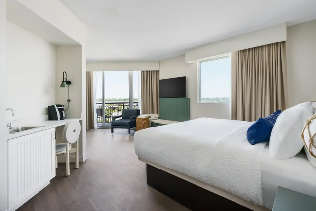 Room, King Bed, Bunk Bed, Sunset View، Holiday Inn Resort Wrightsville Beach 1/2
