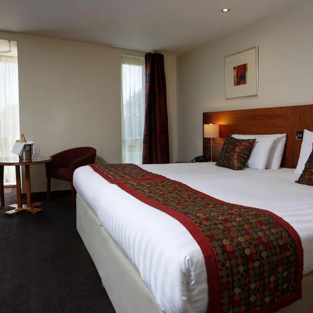 غرفة كلوب سوبيريور بسرير كينج، Best Western Kings Manor Hotel 2/10