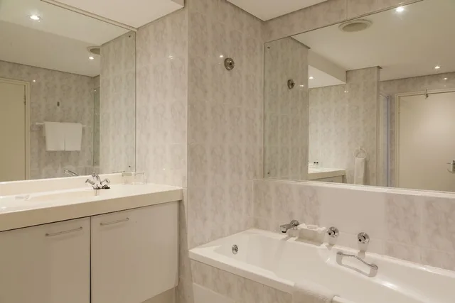 Room, Double Bed, Lagoon View، Dolphin Beach Hotel 4/6