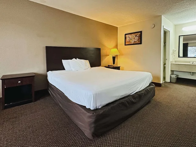 غرفة قياسية بسرير كينج، Econo Lodge Kannapolis - Concord 4/10