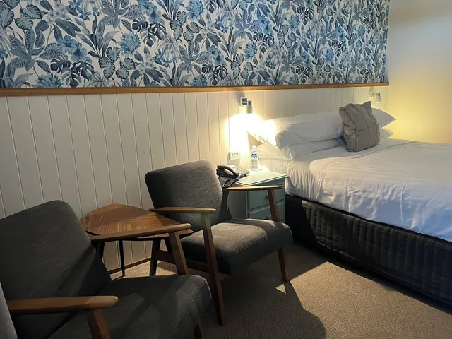 Studio, Queen Bed, Pet Friendly, The Waterfront Wynyard 3/4