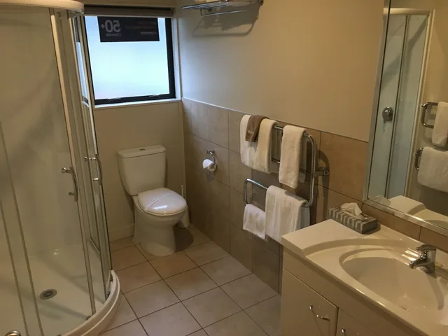 2 Bedrooms, Panoramic, Apartment, 1 Single and 2 Queen Beds, Sea View، Harbour View Motel 8/8