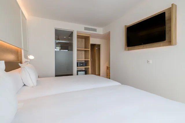 Room, Single, 2 Double Beds, Sea View, Terrace, Mojacar Playa Aquapark Hotel 1/8