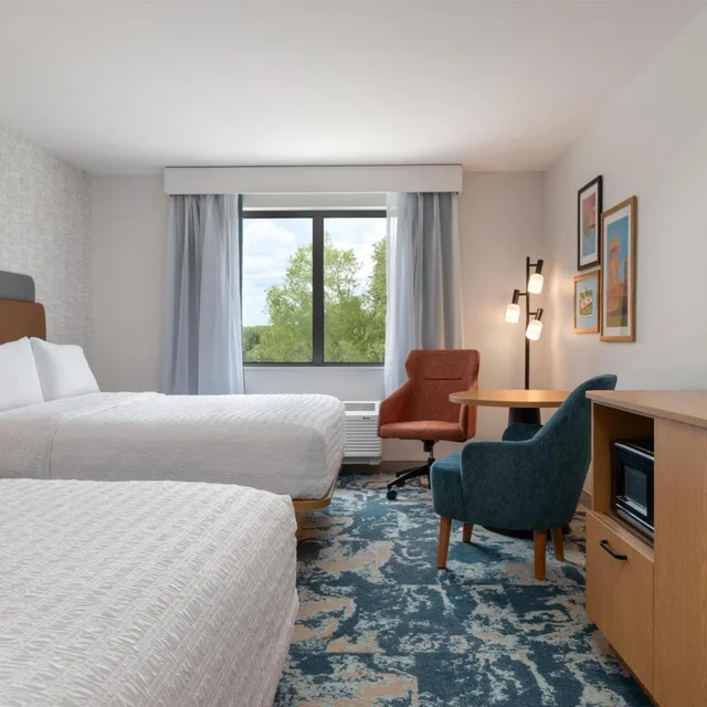 غرفة بسرير كينج وسريرين كوين لذوي الإعاقة، Hampton Inn & Suites Cadillac 1/4