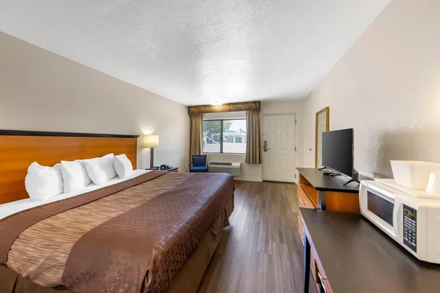 غرفة بسرير كوين لذوي الإعاقة، Rodeway Inn At Nevada State Capitol 1/9