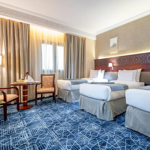 غرفة قياسية ثلاثية، فندق المدينة هارموني(Shaza Regency Plaza Madinah) 2/7