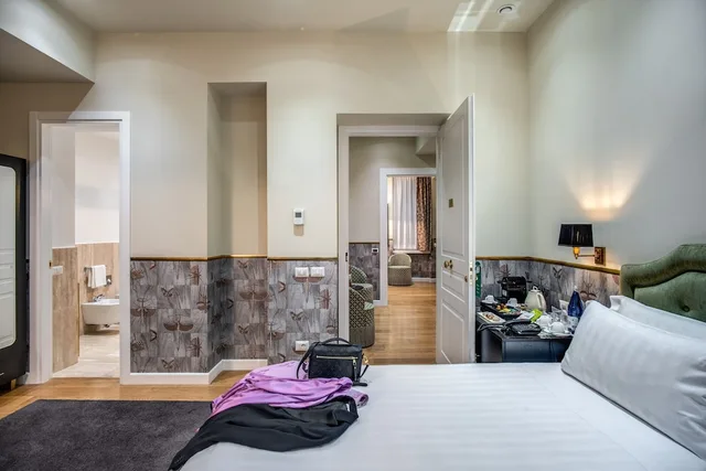 جناح بسرير كينج مع أريكة، The Talent Hotel 1/2