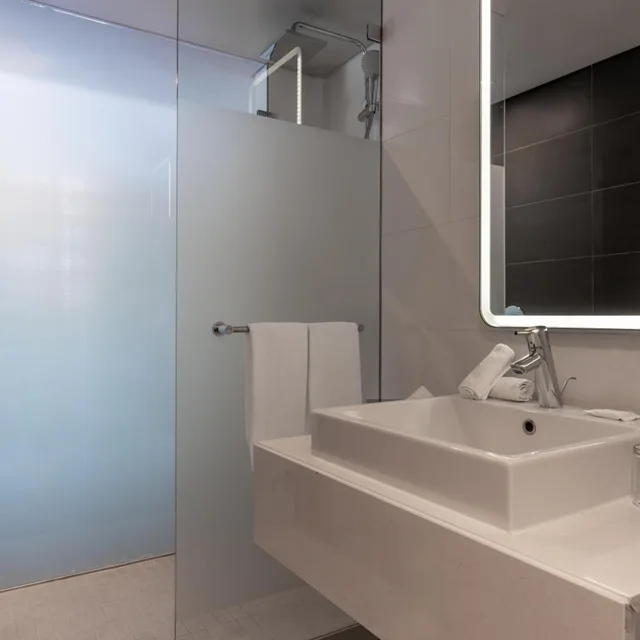 غرفة قياسية بسرير كينج، Radisson Hotel Cape Town Foreshore 7/8