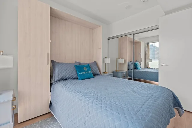 شقة سوبيريور بسرير مزدوج بإطلالة على المدينة بغرفة نوم واحدة مع أريكة، Teahouse Condos in Downtown Toronto 2/4