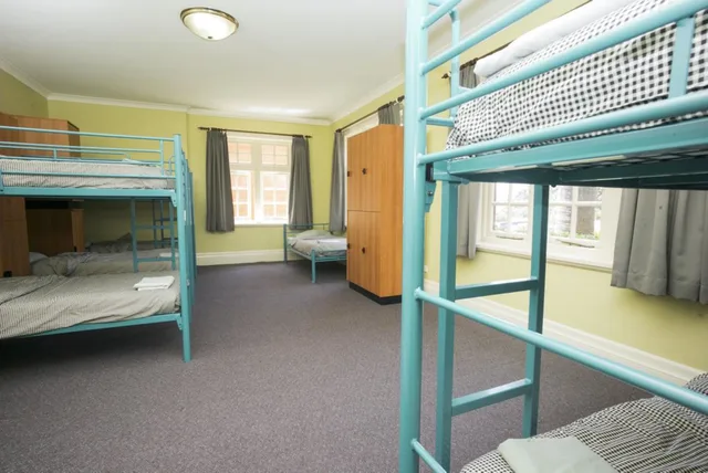 Mixed Dorm, 10 People، YHA Newcastle Beach 1/1