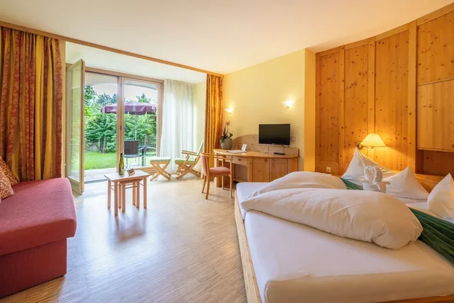 Deluxe, 1 Double and 1 Single Bed, Ortners Eschenhof 1/7