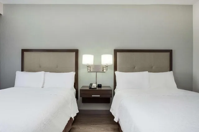 جناح استوديو بسريرين كوين مع أريكة، Hampton Inn & Suites Miami Wynwood Design District 3/5