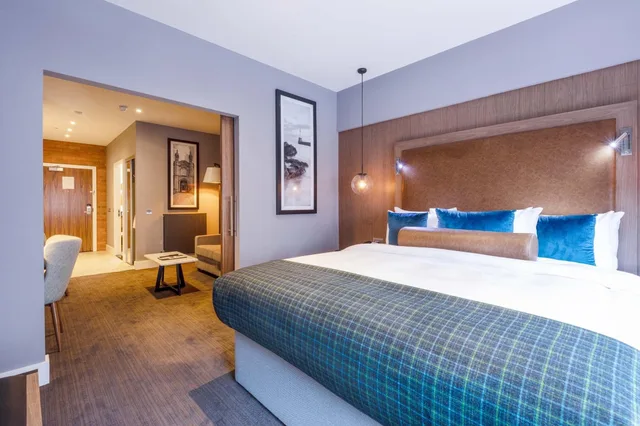 Suite, King Bed, Sandman Signature Aberdeen Hotel 2/6