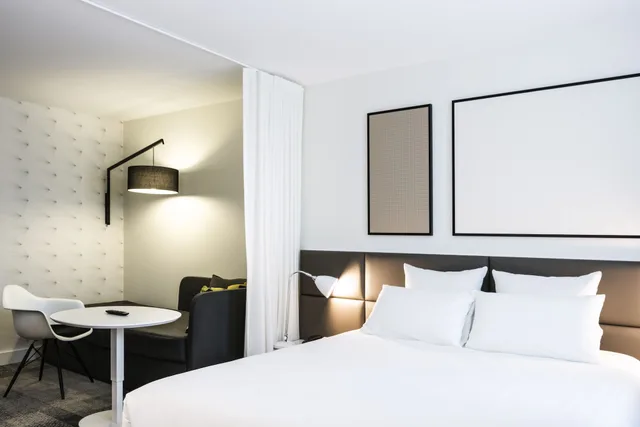 جناح تنفيذي بسرير مزدوج مع أريكة، Novotel Suites Paris Expo Porte De Versailles 2/10