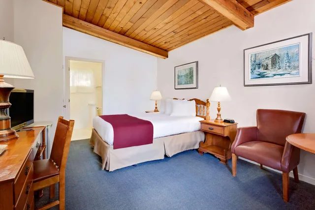 غرفة بسرير كوين، Ramada by Wyndham 1000 Islands/Gananoque 2/2