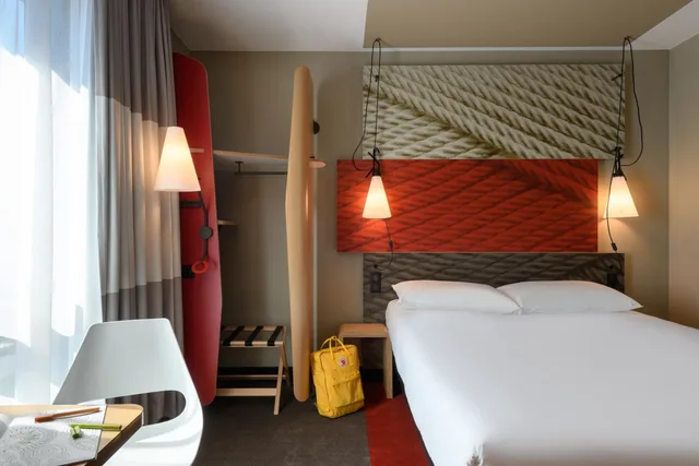 غرفة عائلية بسرير مزدوج وسرير فردي، Ibis Regensburg Zentrum 6/10