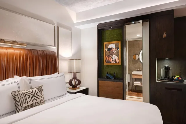 Studio, King Bed, Water View, Large, Accessible، The Ben, Autograph Collection 1/3