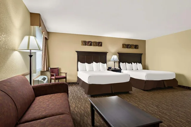 جناح بسرير كوين مع أريكة، Best Western Center Pointe Inn 4/8