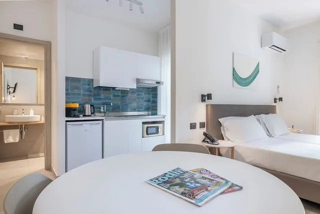 استوديو كومفورت بسريرين منفصلين بإطلالة على المسبح بشرفة مع أريكة، Residence Villa Giardini 4/8