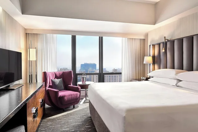 غرفة ديلوكس بسرير مزدوج بإطلالة على المدينة، The Sheraton Grand Los Angeles Formerly Sheraton Los Angeles Downtown 1/3