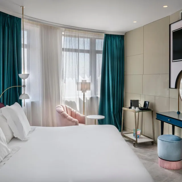 Deluxe, Double Bed, Gran Via View، Vincci Capitol 1/5