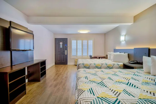 غرفة ديلوكس بسريرين كوين، Motel6 Inglewood, CA 3/6