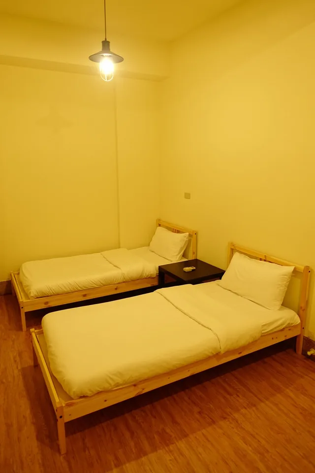 غرفة بسريرين منفصلين بحمام مشترك، Chiayi Petite Hostel 1/6