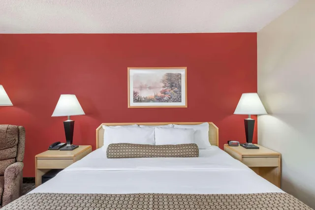 غرفة بسرير كينج، Days Inn by Wyndham Gillette 2/2