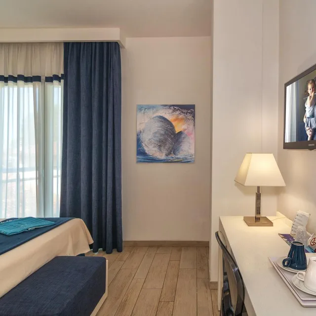 غرفة ديلوكس بسرير مزدوج بإطلالة على المسبح، Hotel Central Park 6/9
