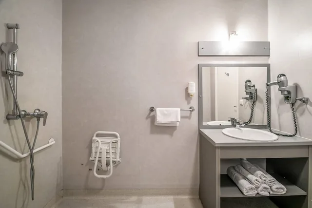 شقة بسرير كوين وسريرين منفصلين بغرفة نوم واحدة مع أريكة، Comfort Aparthotel Lourdes Lorda 4/4