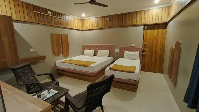 غرفة ديلوكس ثلاثية، Hotel Govind Heights 1/1